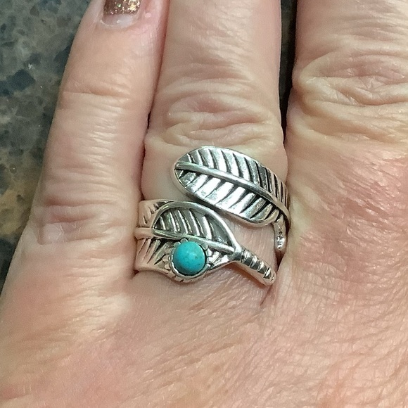 💥2/$24 or 3/$30💥 Silver open wrap fashion ring with turquoise accent stone. NWT. - Picture 8 of 8